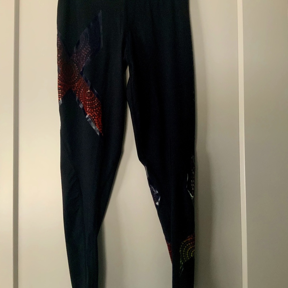 2XU Black Leggings with Red and Purple Pattern